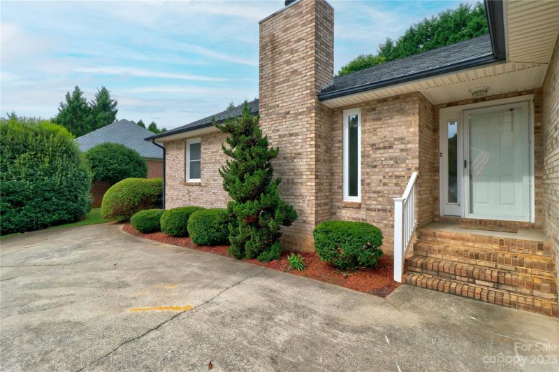 Property image 2 at 1734 7th Street Lane, Hickory, NC 28602