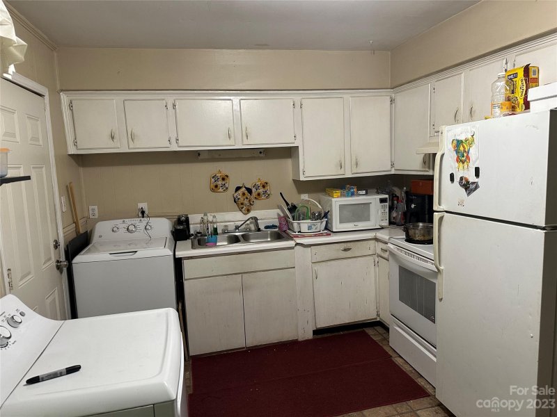 Property image 4 at 623 Dunbrook Lane, Charlotte, NC 28217