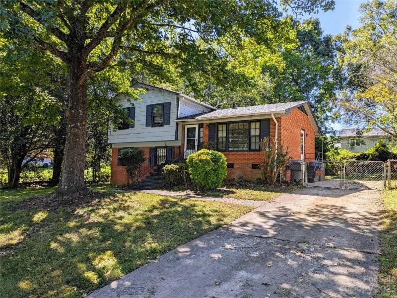 Property image 2 at 6524 Eaglecrest Road, Charlotte, NC 28212