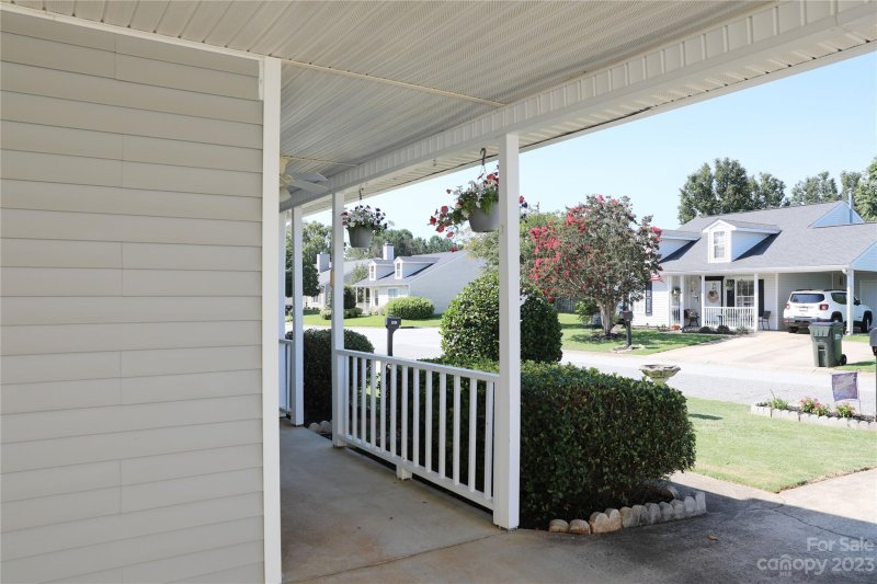 Property image 2 at 404 Sante Fe Road, Moore, SC 29369