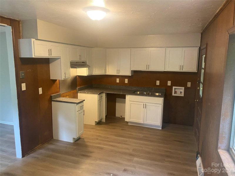 Property image 4 at 701 Echodale Drive, Charlotte, NC 28217