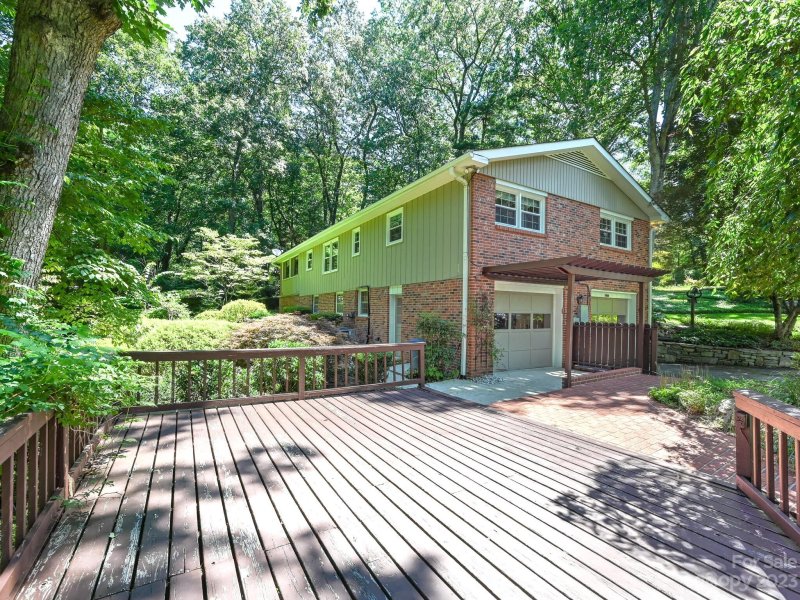 Property image 3 at 131 Brightwater Heights Drive, Hendersonville, NC 28791