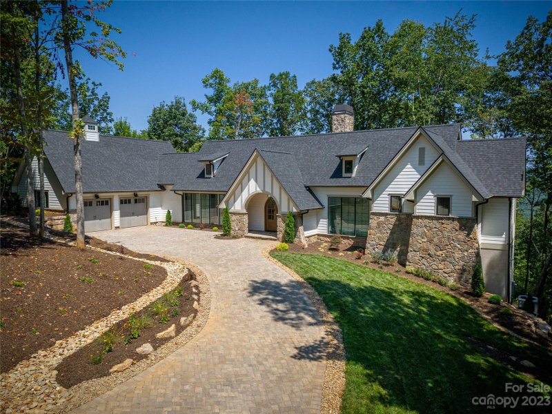 Property image 2 at 27 Windcliff Drive, Asheville, NC 28803