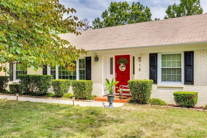 Property image 2 at 918 Mclaughlin Drive, Charlotte, NC 28212
