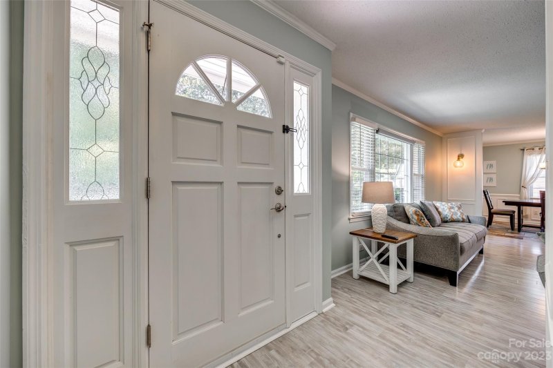 Property image 4 at 918 Mclaughlin Drive, Charlotte, NC 28212