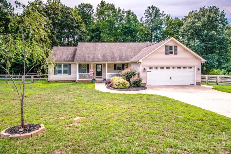 Property image 2 at 5764 Grassy Creek Road, Denver, NC 28037