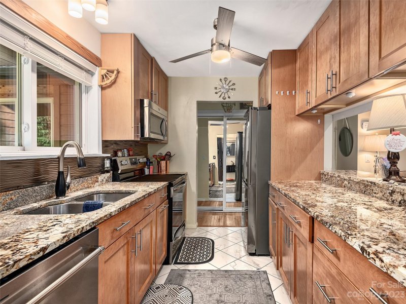 Property image 4 at 272 Deer Run, Hendersonville, NC 28739