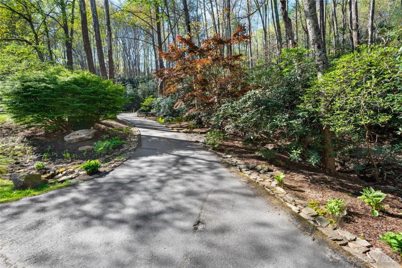 Property image 3 at 106 Eastmoor Drive, Asheville, NC 28805