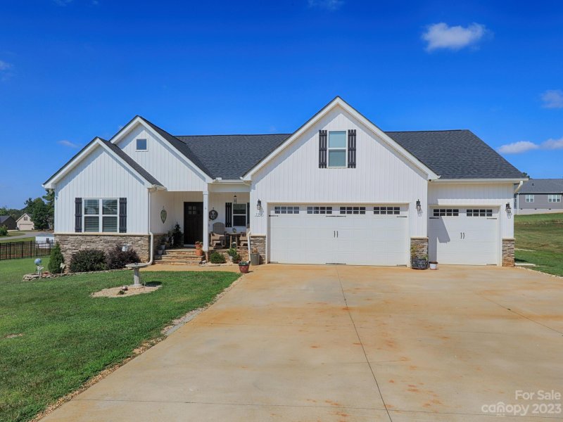 Property image 3 at 192 Staffordshire Drive, Statesville, NC 28625