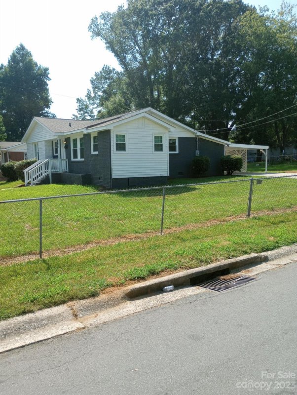 Property image 2 at 400 S Ramsey Street, Charlotte, NC 28208