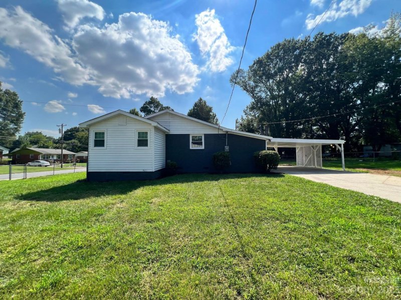 Property image 3 at 400 S Ramsey Street, Charlotte, NC 28208