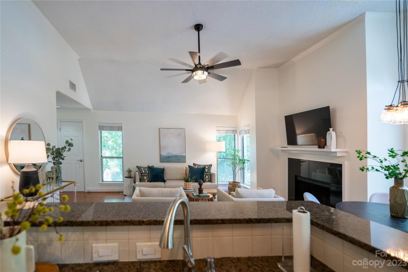 Property image 5 at 2500 Cranbrook Lane, Charlotte, NC 28207