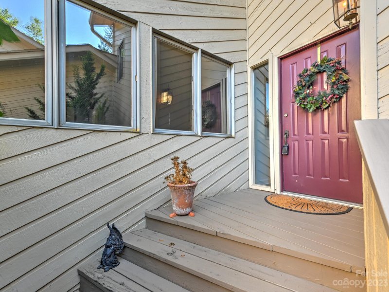 Property image 3 at 106 Deerlake Drive, Asheville, NC 28803