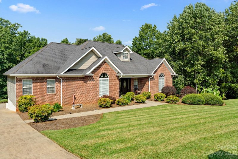 Property image 2 at 3221 5th Street Court, Hickory, NC 28601