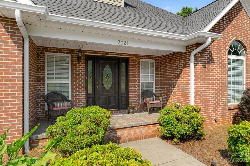 Property image 3 at 3221 5th Street Court, Hickory, NC 28601