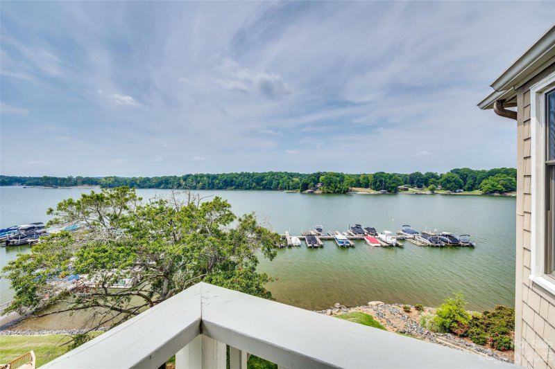 Property image 2 at 9809 Emerald Point Drive, Charlotte, NC 28278