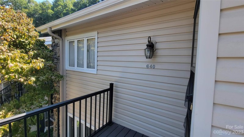 Property image 2 at 640 Britton Creek Drive, Hendersonville, NC 28791