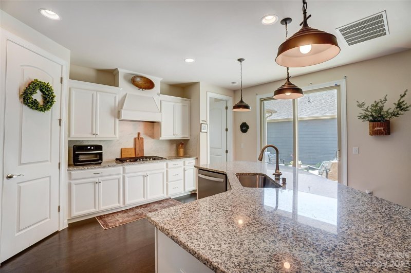 Property image 5 at 913 Landmark Run Lane, Tega Cay, SC 29708