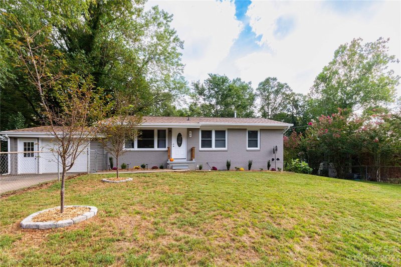 Property image 3 at 66 Pleasant Ridge Drive, Asheville, NC 28805