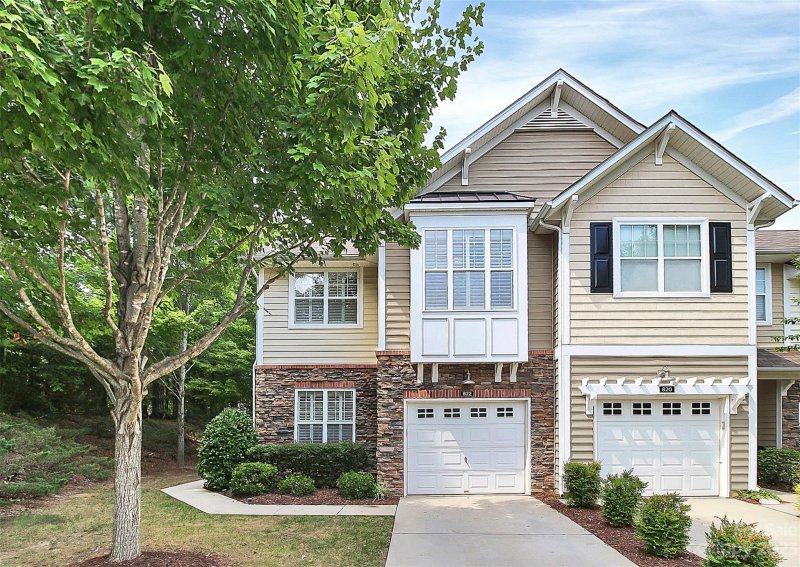 822 Petersburg Drive