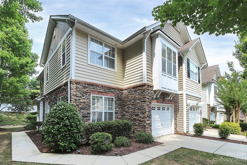 Property image 2 at 822 Petersburg Drive, Fort Mill, SC 29708