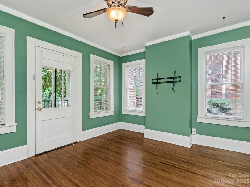 Property image 3 at 526 Oakland Avenue, Charlotte, NC 28204