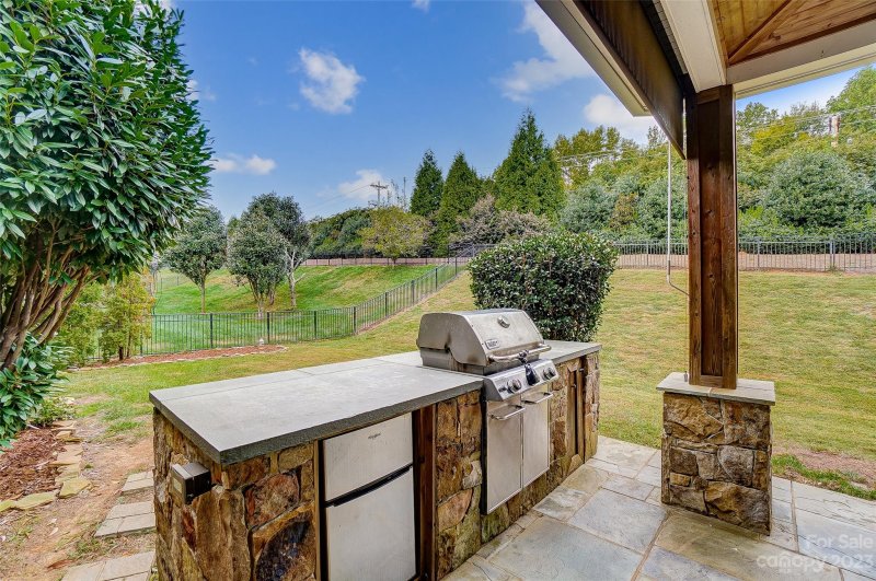 Property image 2 at 10012 Paxton Run Road, Charlotte, NC 28277