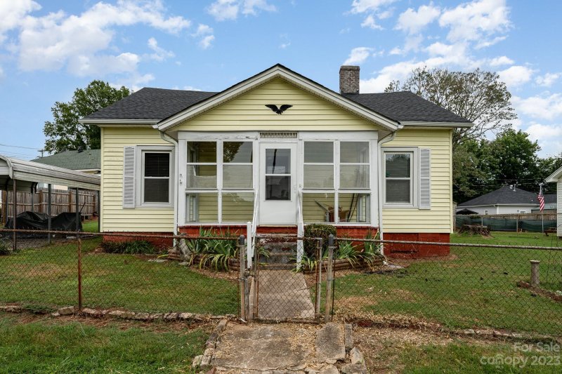 Property image 2 at 101 Loya Street, Mount Holly, NC 28120