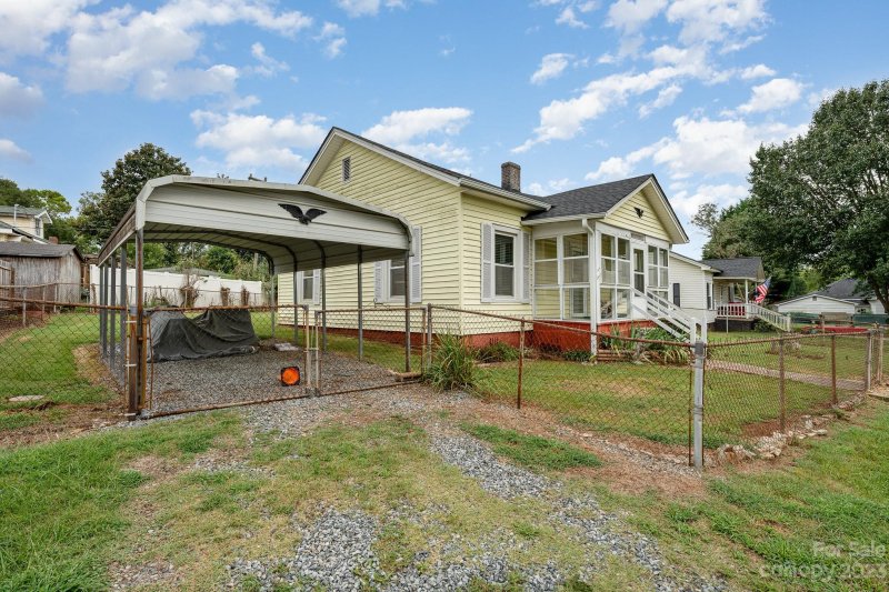 Property image 3 at 101 Loya Street, Mount Holly, NC 28120