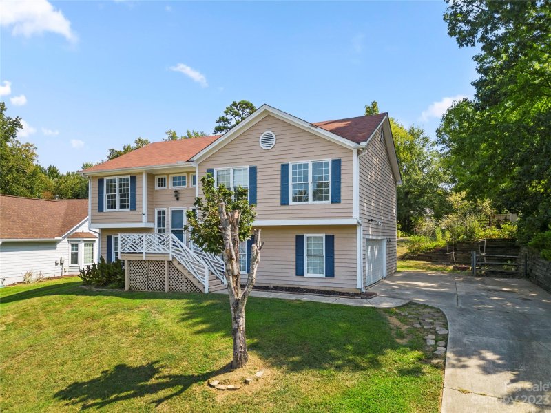 Property image 2 at 10106 Crayton Drive, Charlotte, NC 28269