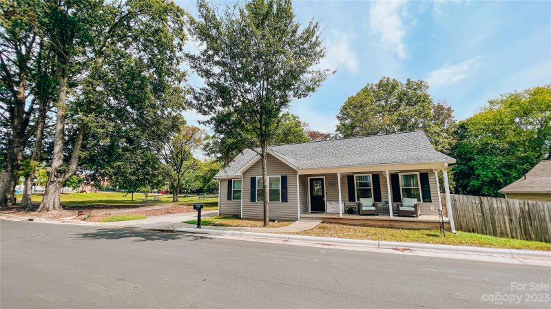Property image 2 at 326 Nesbit Avenue, Mooresville, NC 28115