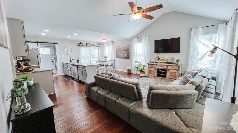 Property image 3 at 326 Nesbit Avenue, Mooresville, NC 28115