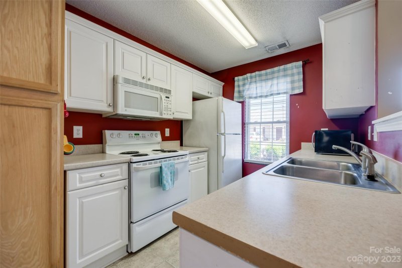 Property image 4 at 2016 Pin Oak Place, Cramerton, NC 28032