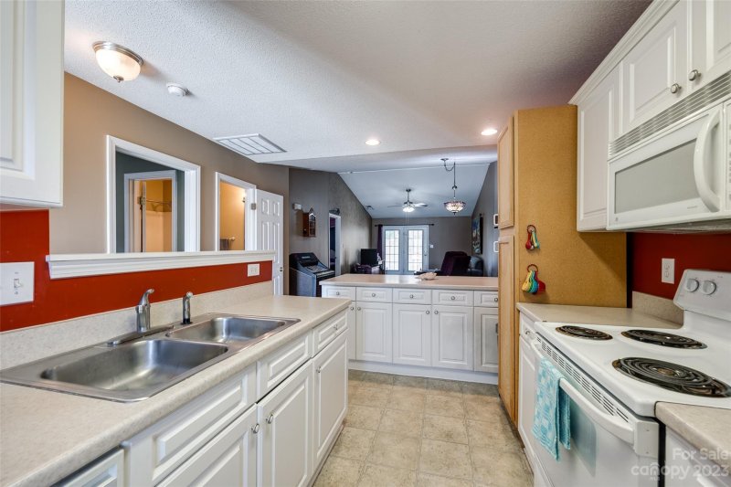 Property image 5 at 2016 Pin Oak Place, Cramerton, NC 28032