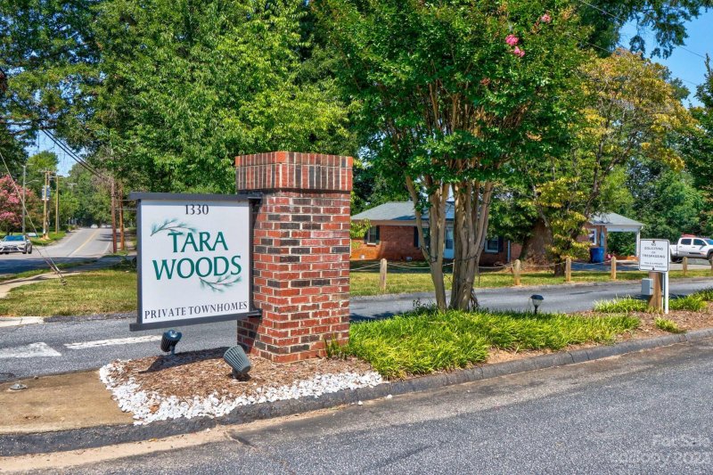 Property image 2 at 1330 5th Street, Hickory, NC 28601