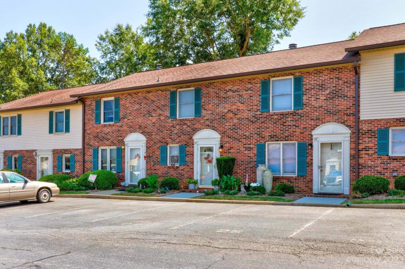 Property image 3 at 1330 5th Street, Hickory, NC 28601