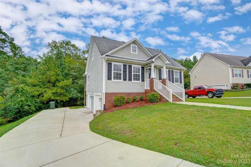 1527 Meadow Glen Lane