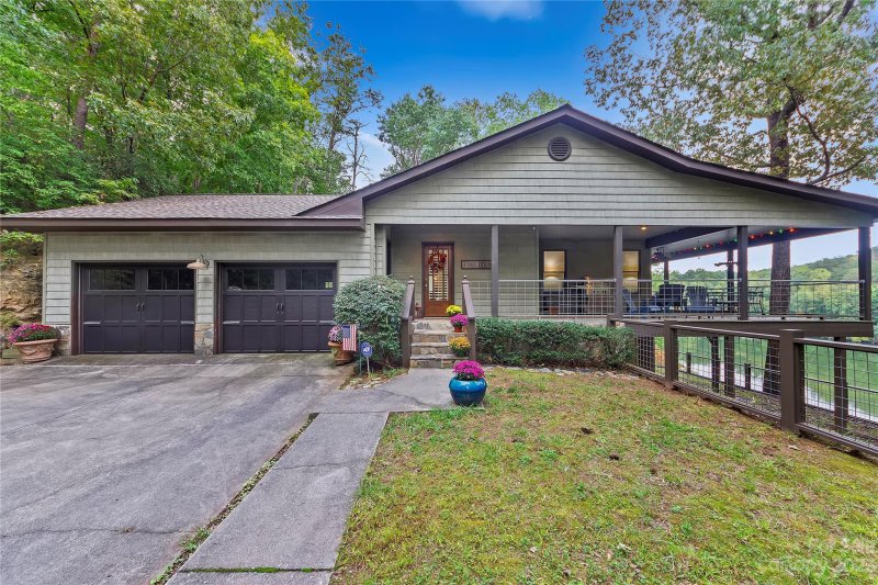 Property image 2 at 2005 W Lakeshore Drive, Landrum, SC 29356