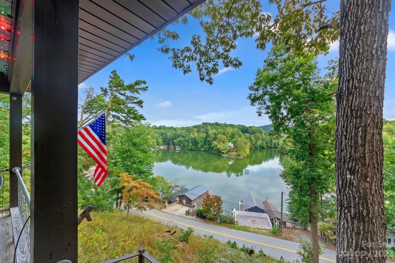 Property image 5 at 2005 W Lakeshore Drive, Landrum, SC 29356