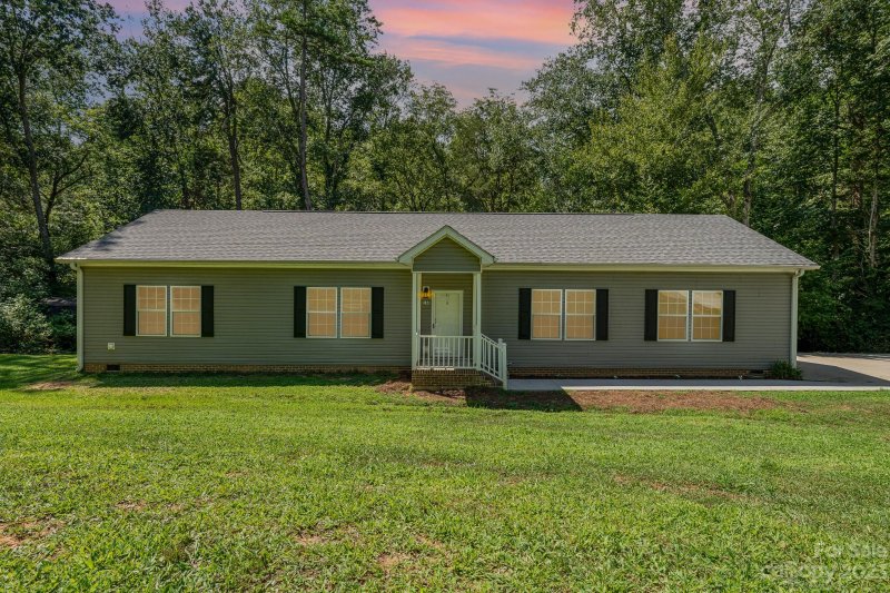 144 Tradewinds Court