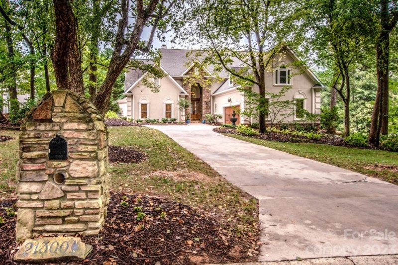 21300 Blakely Shores Drive