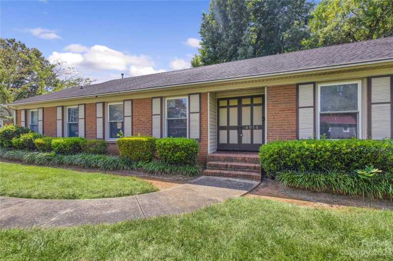 Property image 2 at 4914 Easthaven Drive, Charlotte, NC 28212