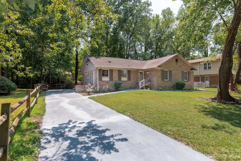 Property image 2 at 4526 Belle Plaine Drive, Charlotte, NC 28215