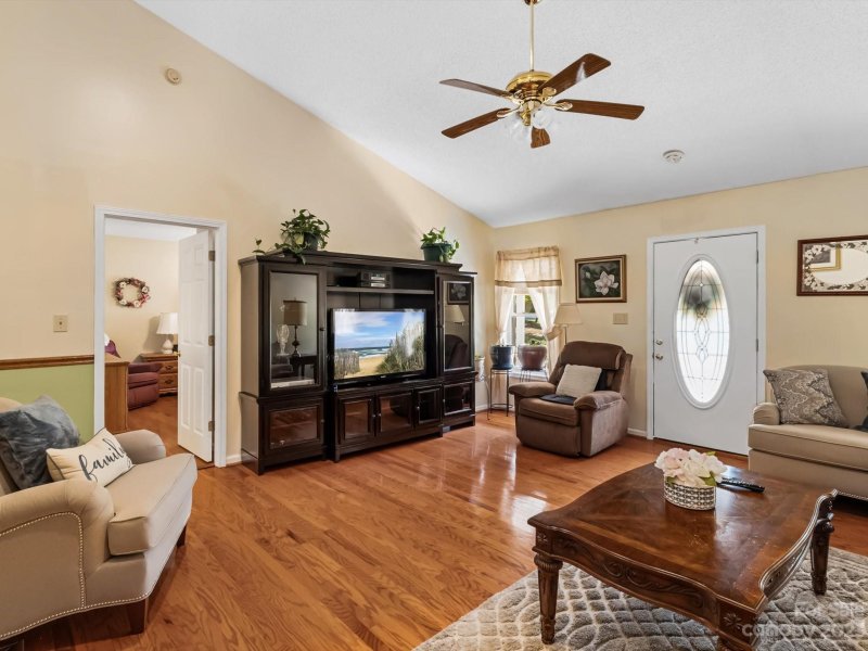 Property image 3 at 1123 Knollwood Drive, Claremont, NC 28610