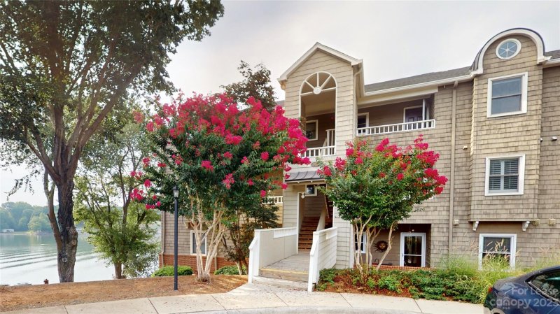 9816 Emerald Point Drive