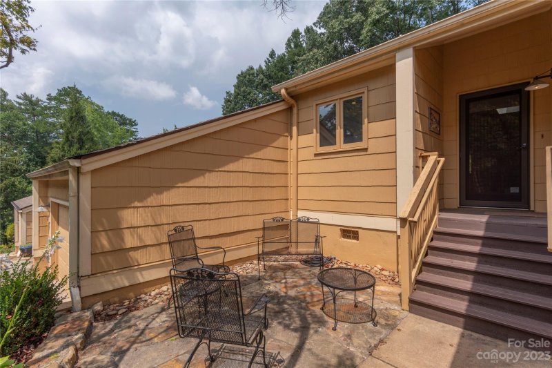 Property image 2 at 103 Beaver Ridge Drive, Asheville, NC 28804