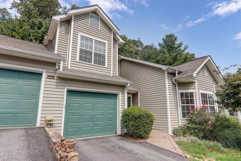 Property image 2 at 344 Laurel Park Place, Hendersonville, NC 28791