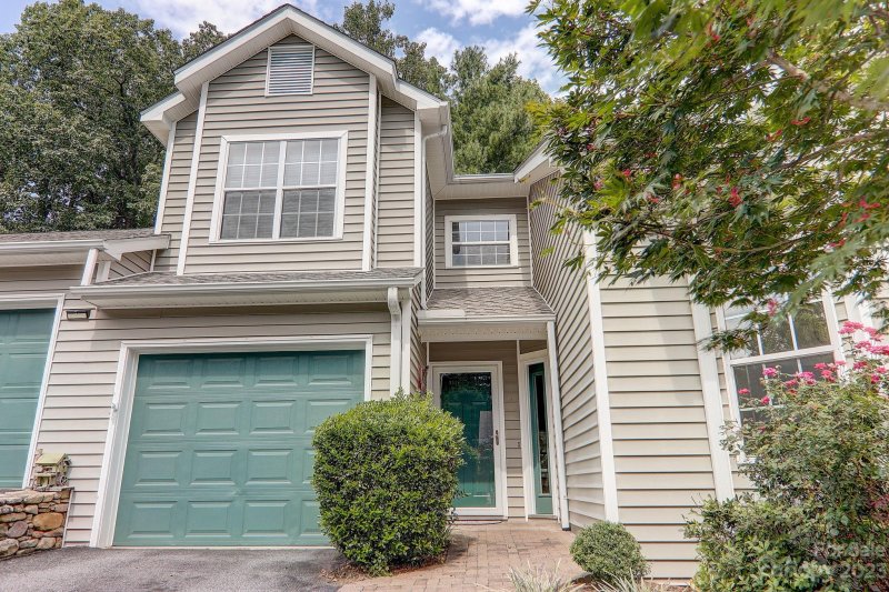 Property image 3 at 344 Laurel Park Place, Hendersonville, NC 28791