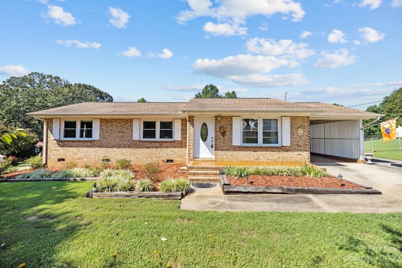 Property image 2 at 105 Donna Avenue, Gastonia, NC 28052