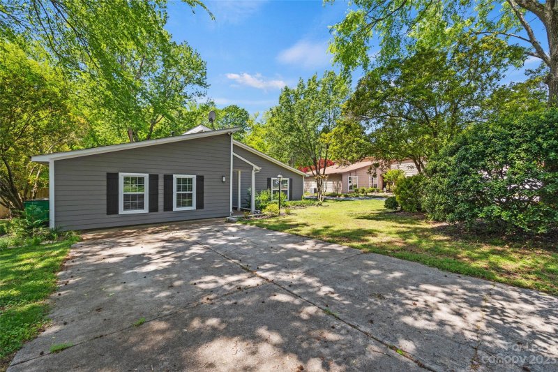 Property image 2 at 6801 Stillmeadow Drive, Charlotte, NC 28277